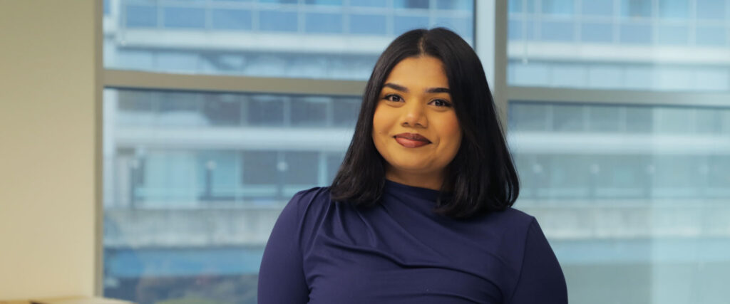 Ontario Public Service employee volunteering with Federated Health Charities